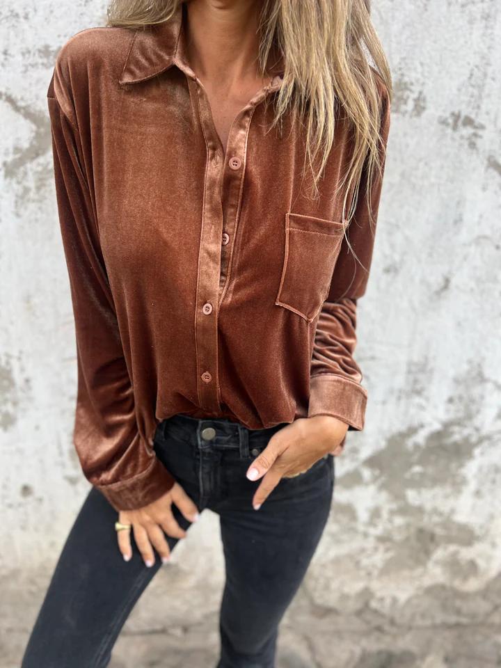  L'LEVANI™ | ESTELLE - BLOUSE EN VELOURS BOUTONNÉE