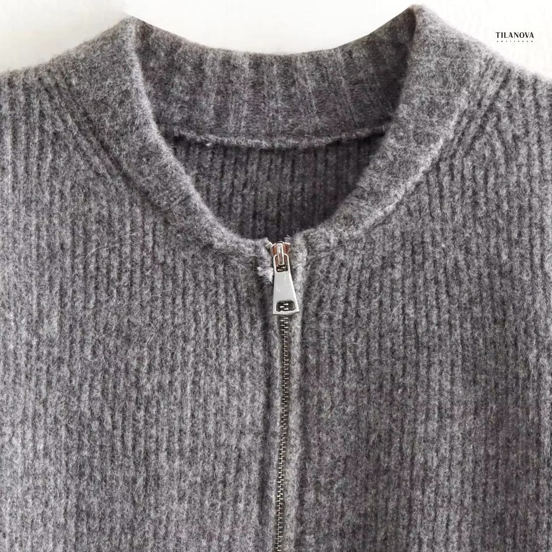  L'LEVANI™ | PAULINA - PULL COL ROULÉ TORSADÉ AVEC MOTIF EN CHEVRONS