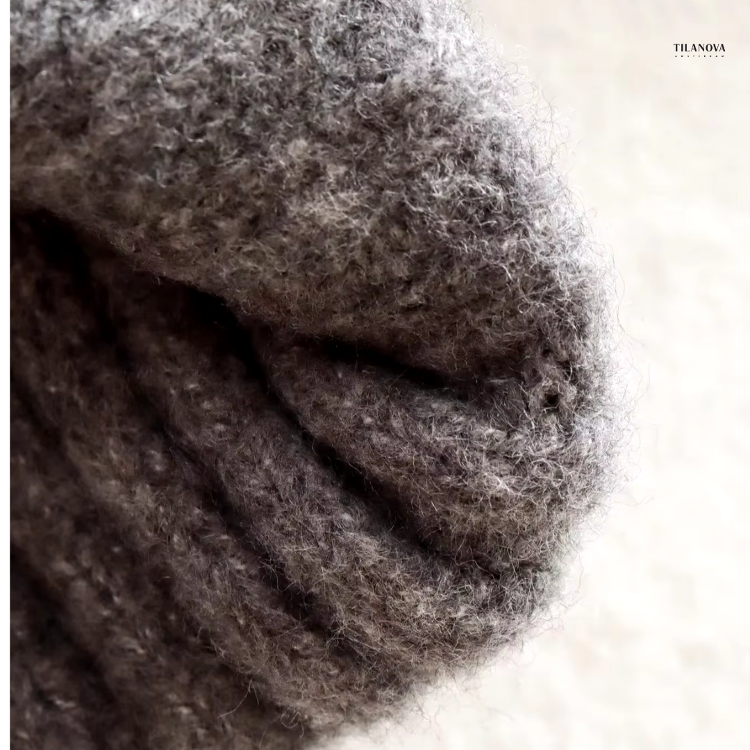  L'LEVANI™ | PAULINA - PULL COL ROULÉ TORSADÉ AVEC MOTIF EN CHEVRONS